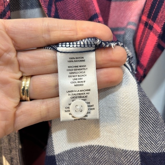 BEACH LUNCH LOUNGE Casual Plaid Button Up Top Pink Navy Camp Hike Outdoors Sz M - Picture 8 of 8